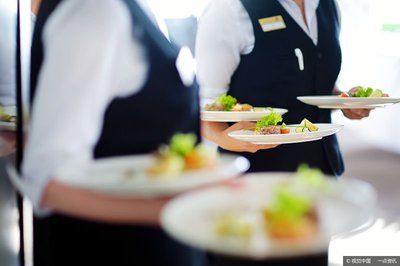 解開餐飲業困局 為何服務員抱怨頻發且積極性低迷？